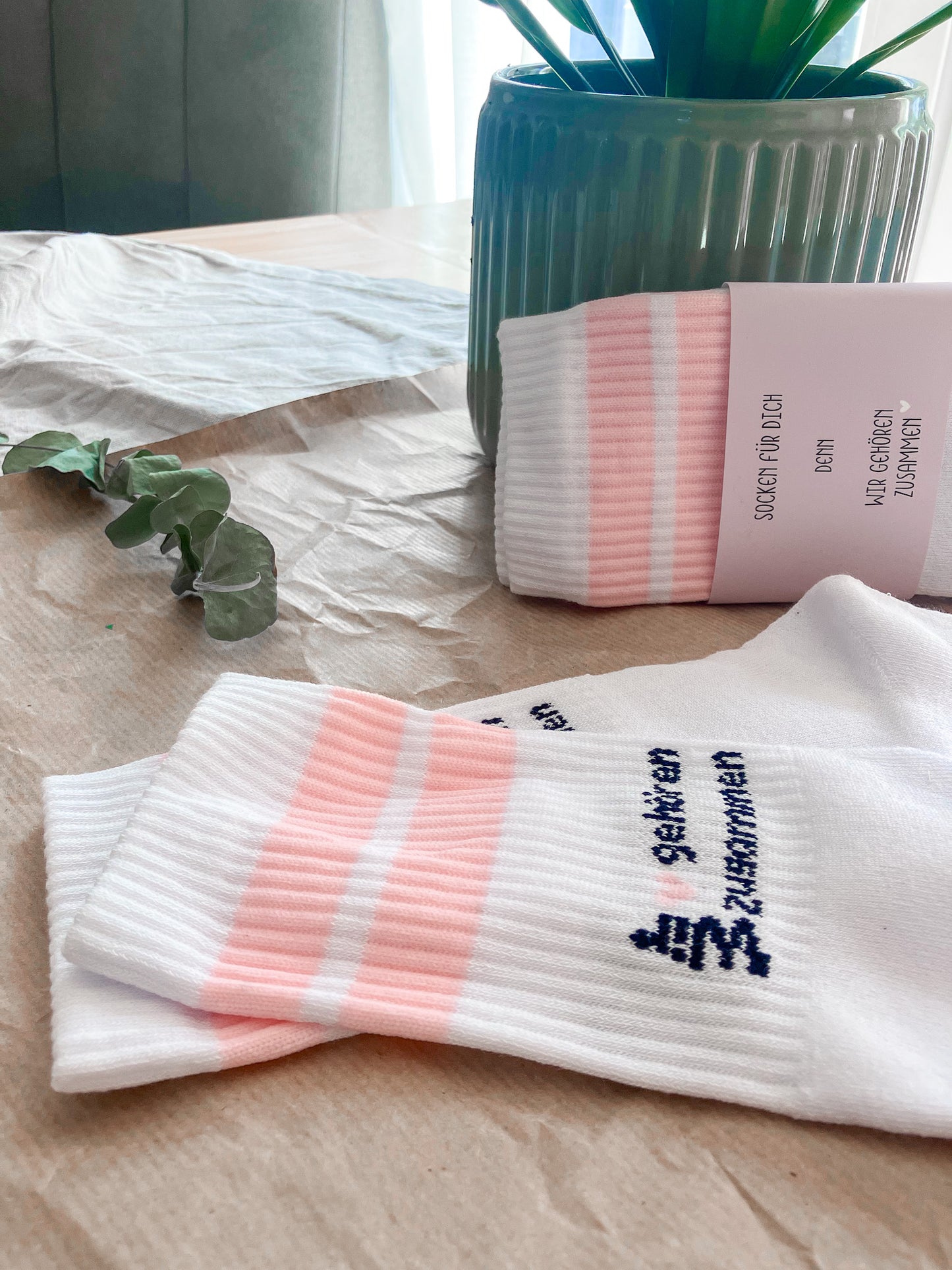 „Wir gehören zusammen“-Socken – ein Paar, das verbindet