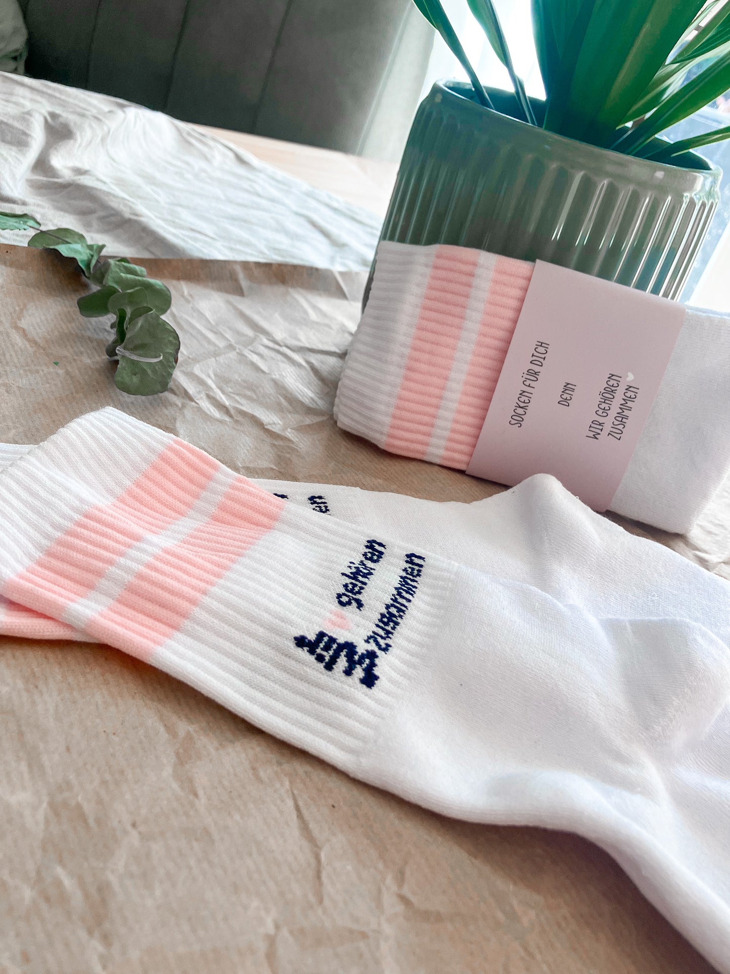 „Wir gehören zusammen“-Socken – ein Paar, das verbindet