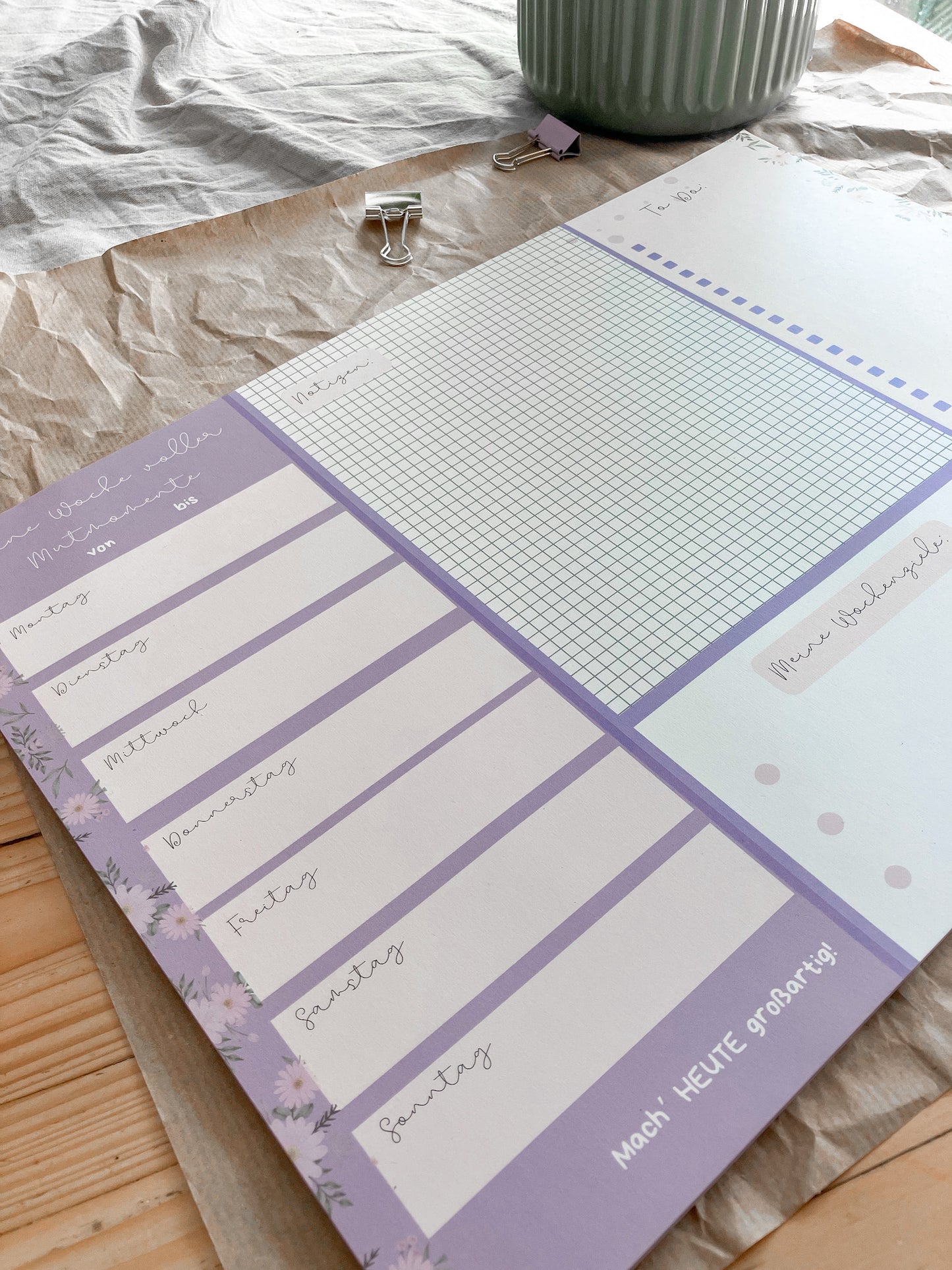 Schreibtischunterlage „Blümchen“ – zarte Blumen, klare Woche